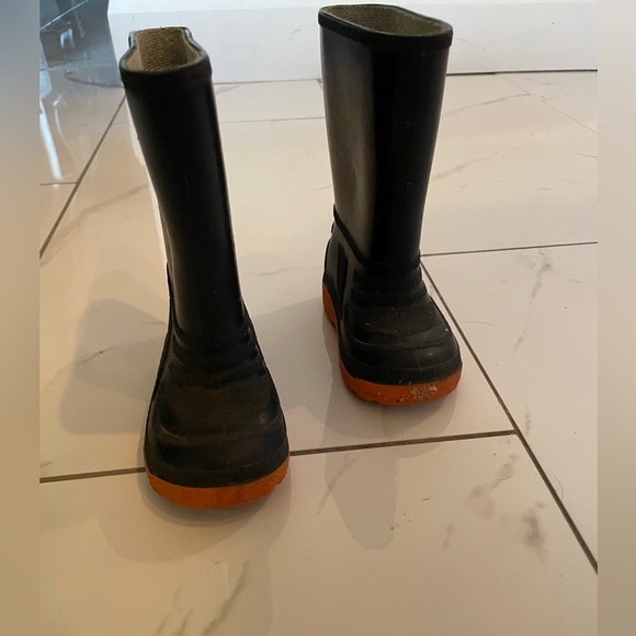 Toddler rubber boots, sz 5 - Picture 2 of 4